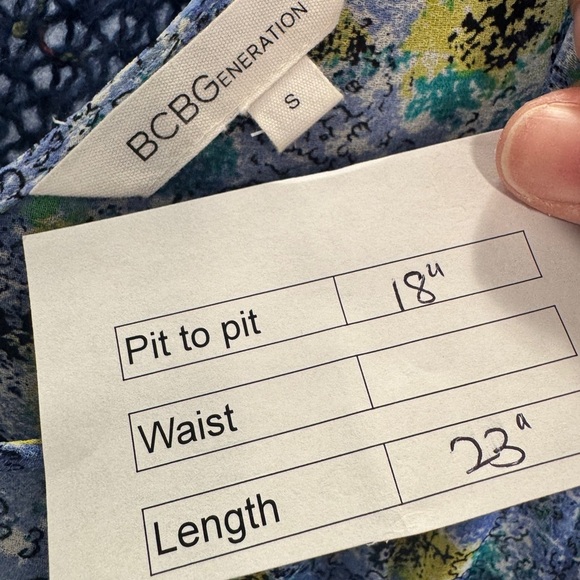 💎  BCBGeneration Sleeveless Ruffle Floral Top Blue - Picture 7 of 8